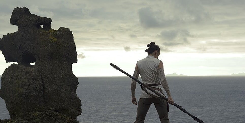Star-Wars-8-Last-Jedi-Rey-Ahch-To-Training-cropped